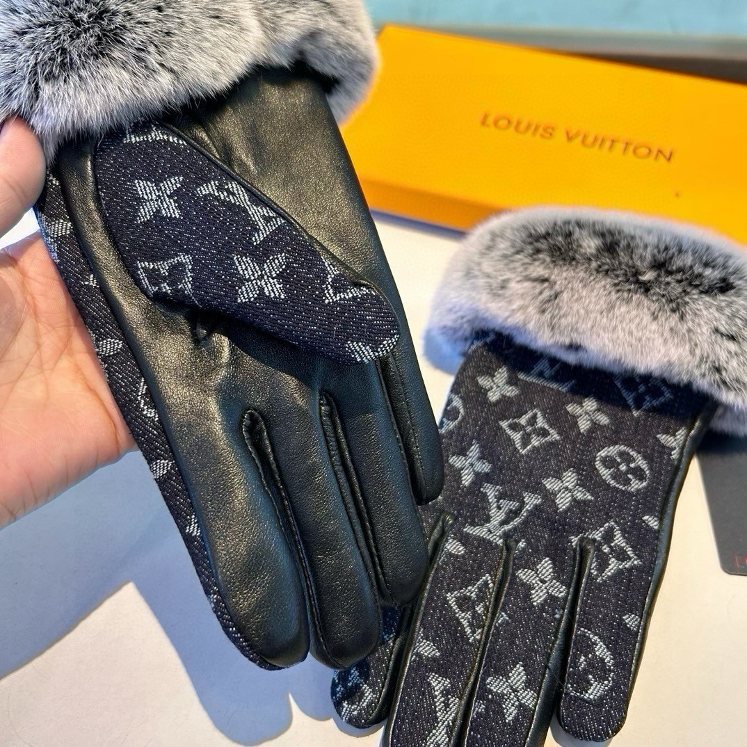2026🧤LV新品毛口牛仔配皮手套，时尚机车🚗手套，秋冬新品布内里，时尚🌺上手超舒适柔软、百搭！集美女神必备🌹配盒子🎁码