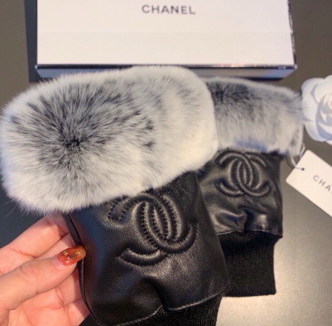 Chanel 香奈儿2026秋冬短款懒兔毛速口羊毛手套👍值得对比。。同款不同品质，秒杀市场差产品，进口一级羊皮➕懒兔毛内