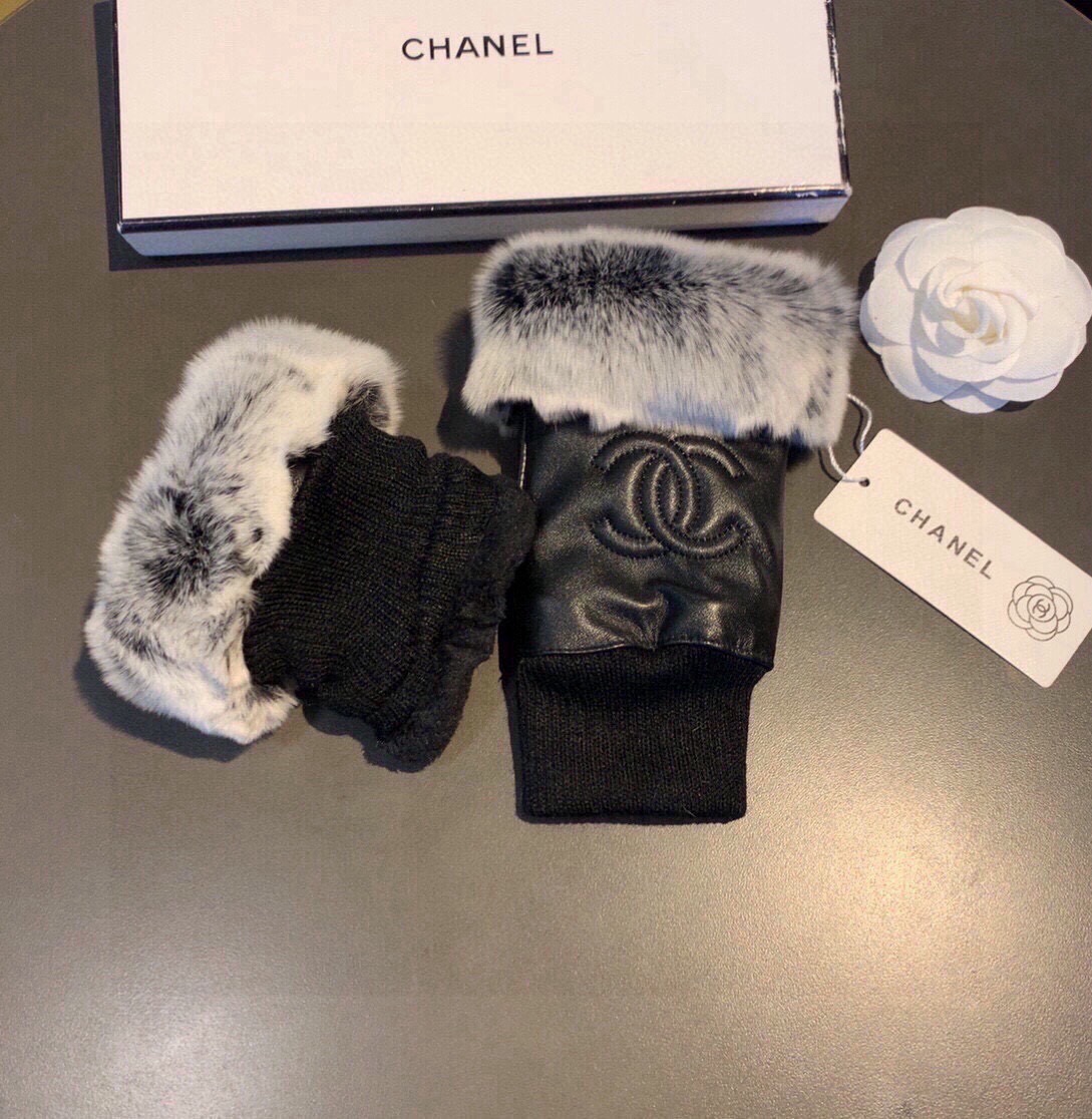 Chanel 香奈儿2026秋冬短款懒兔毛速口羊毛手套👍值得对比。。同款不同品质，秒杀市场差产品，进口一级羊皮➕懒兔毛内