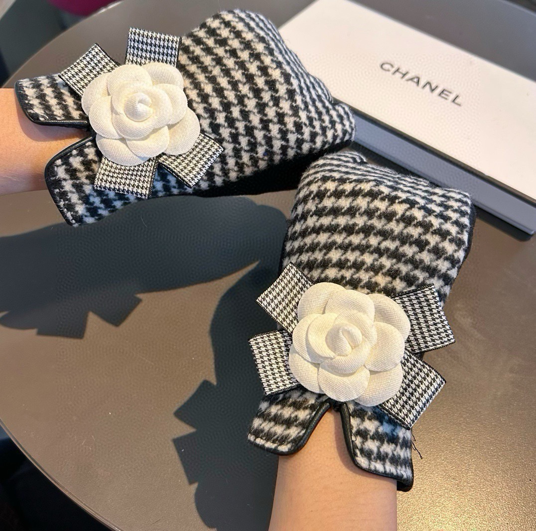Chanel 香奈儿2026秋冬羊毛手套👍值得对比。。同款不同品质，秒杀市场差产品，羊毛十懒兔毛内里加绒 🙌经典不过时款