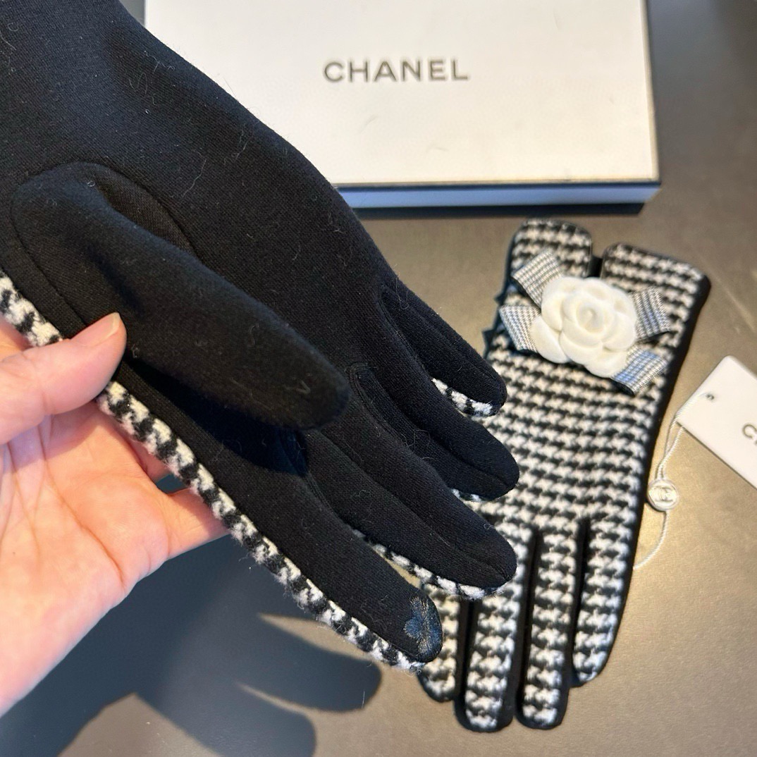 Chanel 香奈儿2026秋冬羊毛手套👍值得对比。。同款不同品质，秒杀市场差产品，羊毛十懒兔毛内里加绒 🙌经典不过时款