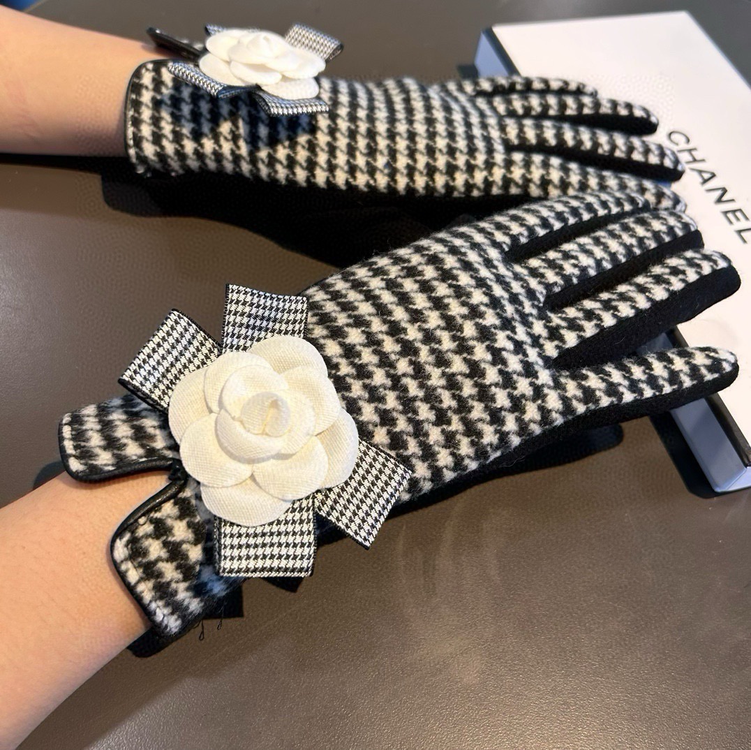 Chanel 香奈儿2026秋冬羊毛手套👍值得对比。。同款不同品质，秒杀市场差产品，羊毛十懒兔毛内里加绒 🙌经典不过时款