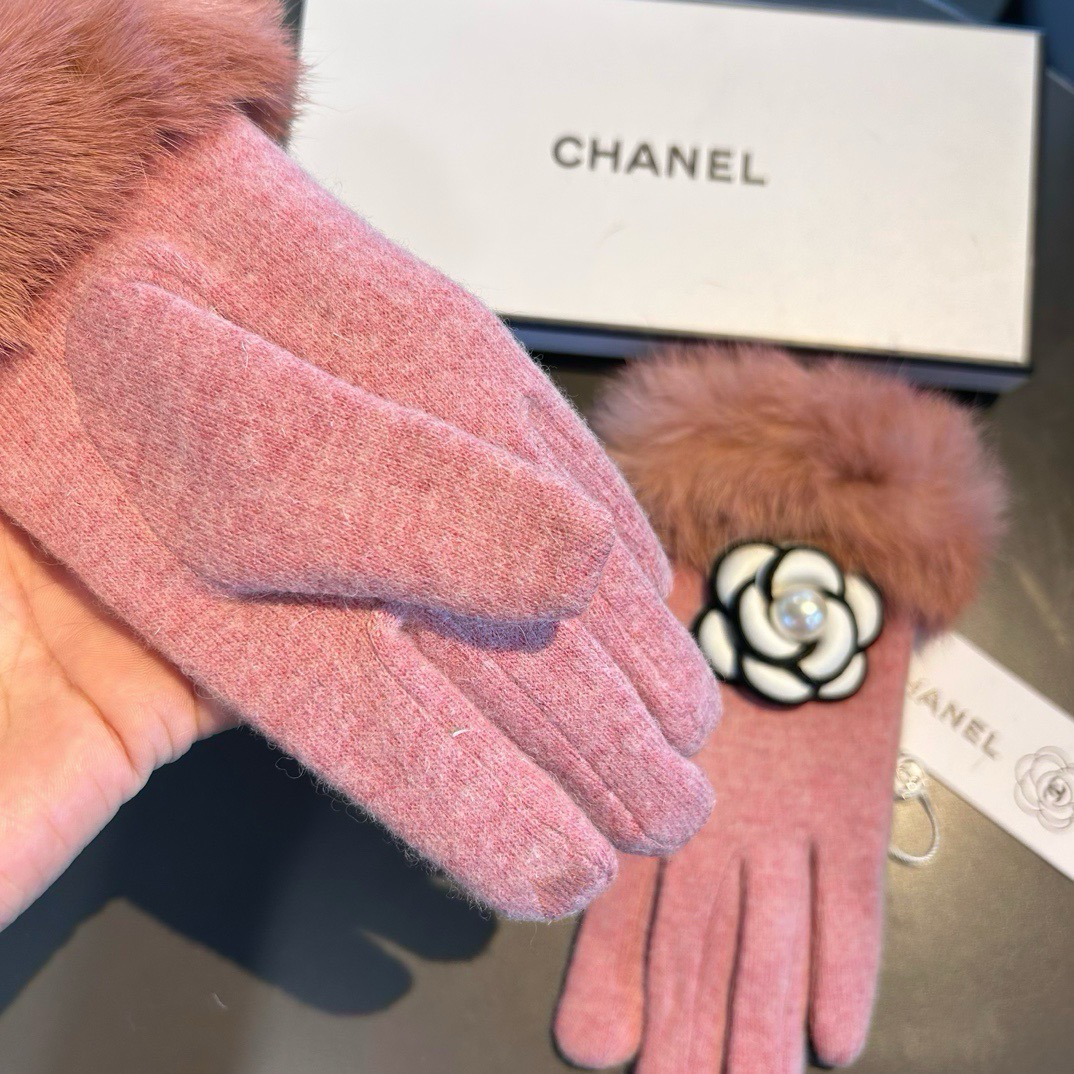 Chanel 香奈儿2026秋冬羊毛手套👍值得对比。。同款不同品质，秒杀市场差产品，羊毛十懒兔毛内里加绒 🙌经典不过时款