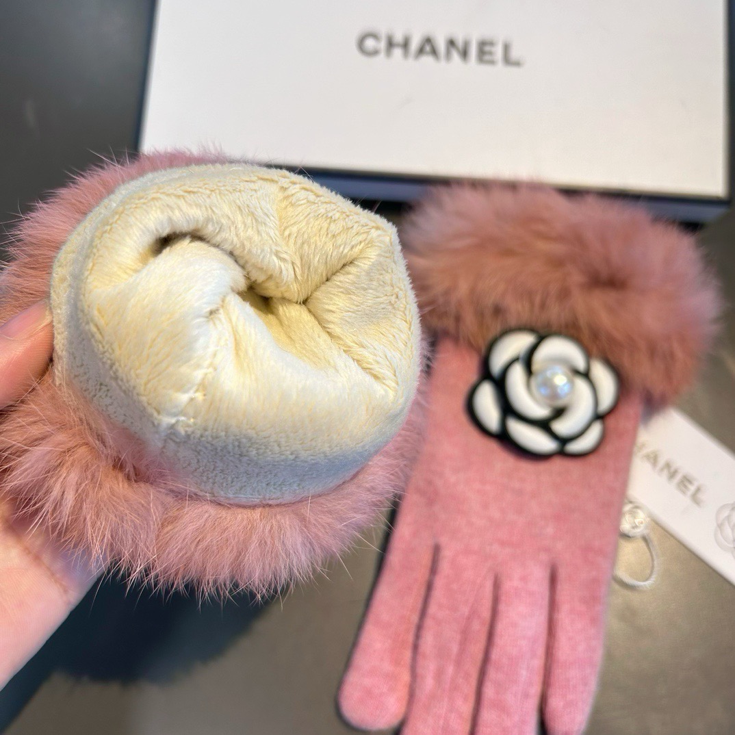 Chanel 香奈儿2026秋冬羊毛手套👍值得对比。。同款不同品质，秒杀市场差产品，羊毛十懒兔毛内里加绒 🙌经典不过时款