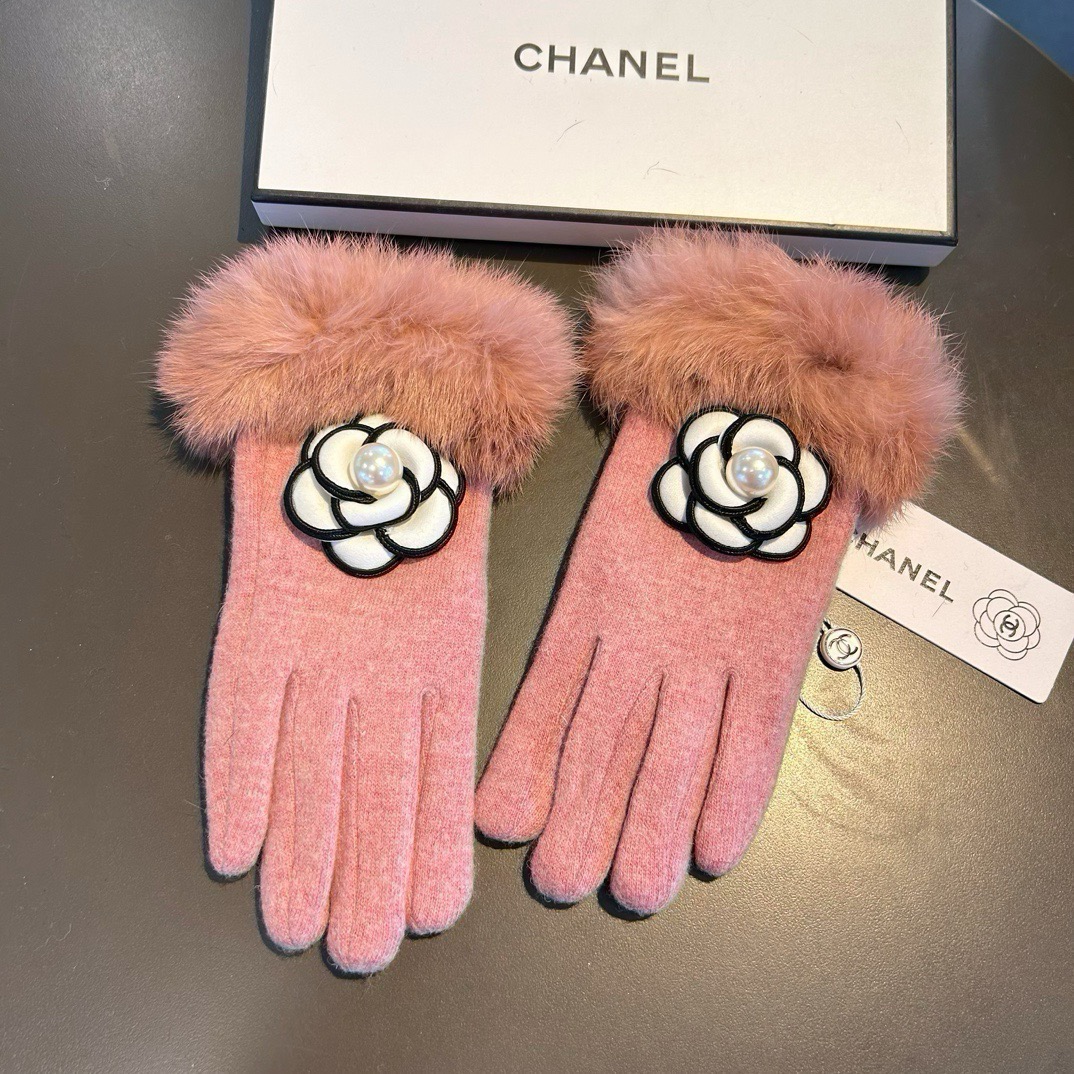 Chanel 香奈儿2026秋冬羊毛手套👍值得对比。。同款不同品质，秒杀市场差产品，羊毛十懒兔毛内里加绒 🙌经典不过时款