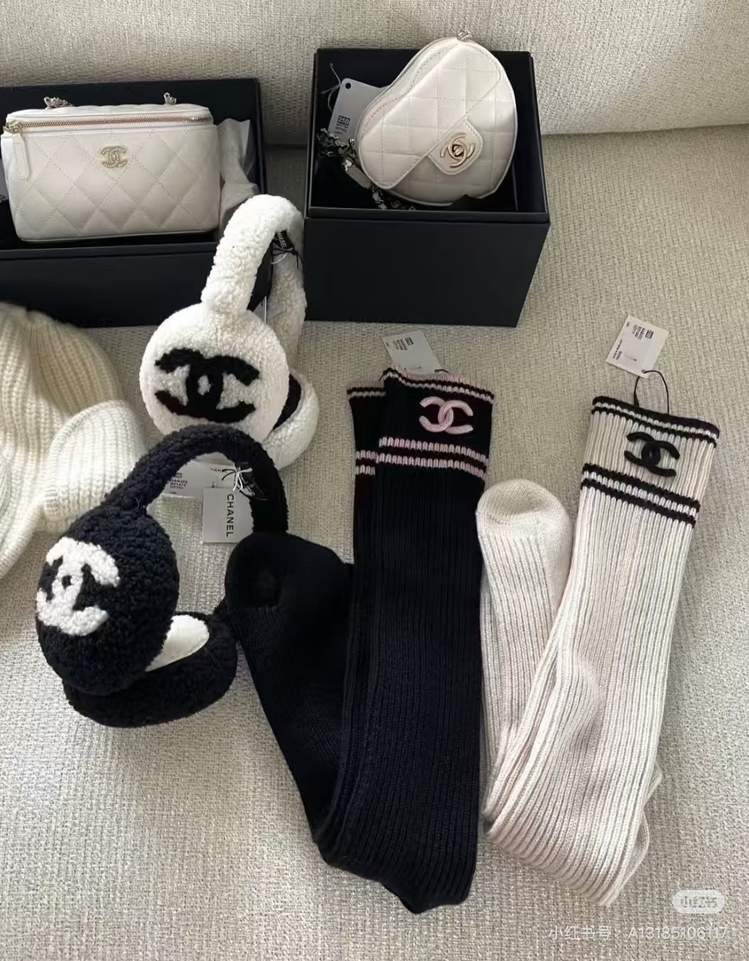 、软软高羊毛毛男女同款🌈疯狂打call值得拥有💫 💕人间白富美,网红明星同款😍 香奈儿滑雪耳罩，日常保暖☺出行必备✈️ 