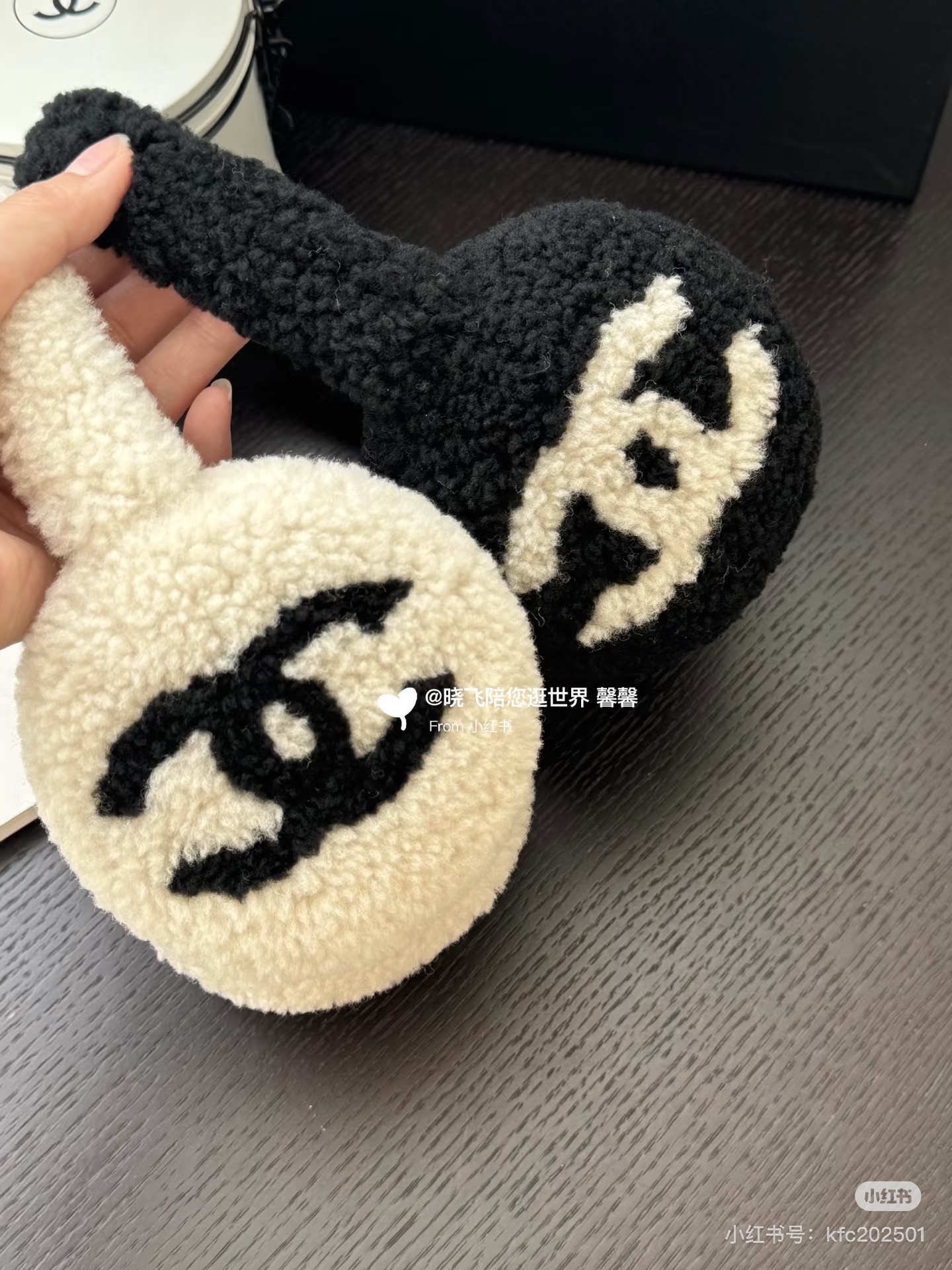 、软软高羊毛毛男女同款🌈疯狂打call值得拥有💫 💕人间白富美,网红明星同款😍 香奈儿滑雪耳罩，日常保暖☺出行必备✈️ 