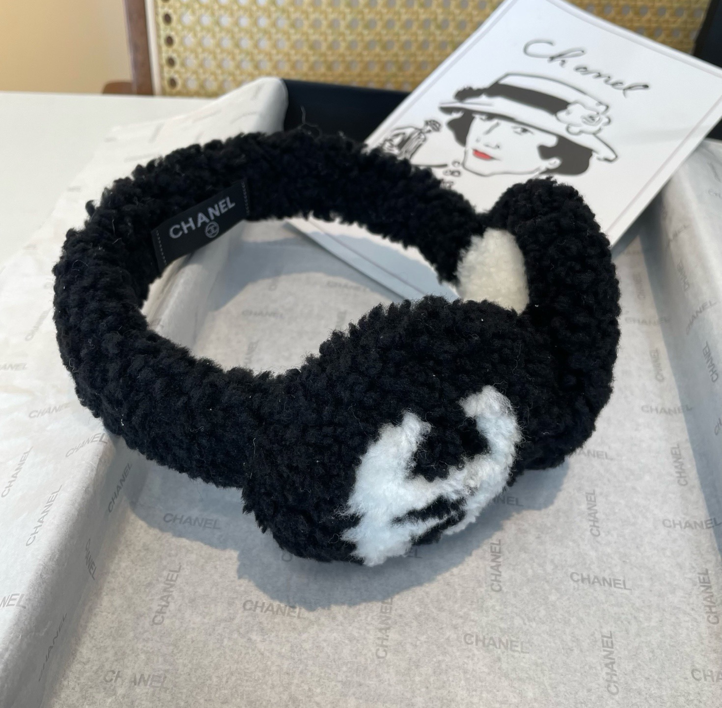 、软软高羊毛毛男女同款🌈疯狂打call值得拥有💫 💕人间白富美,网红明星同款😍 香奈儿滑雪耳罩，日常保暖☺出行必备✈️ 