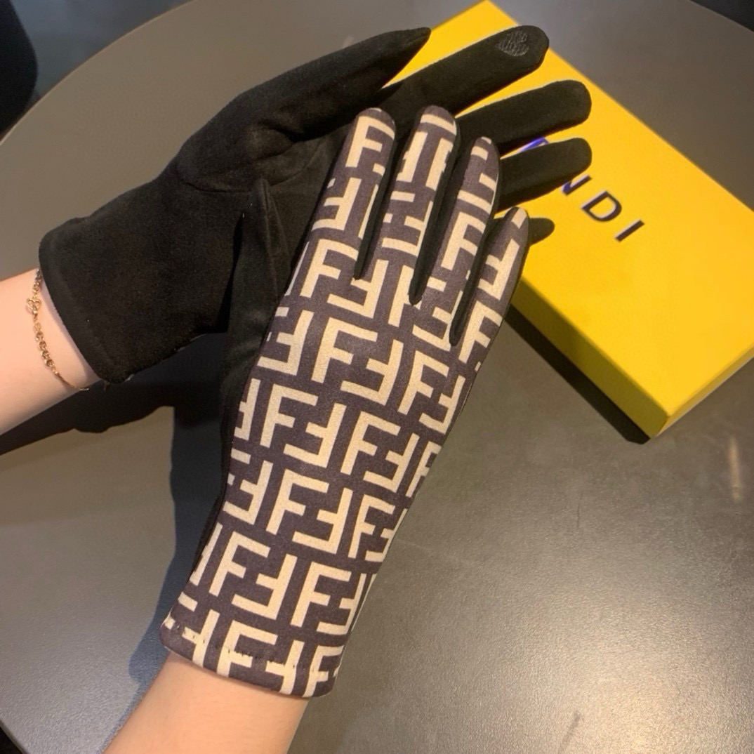 芬迪FENDI✨2026秋冬羊绒手套值得对比。。同款不同品质，秒杀市场差产品，🙌经典不过时款.喜欢可以入手了，这种品质的
