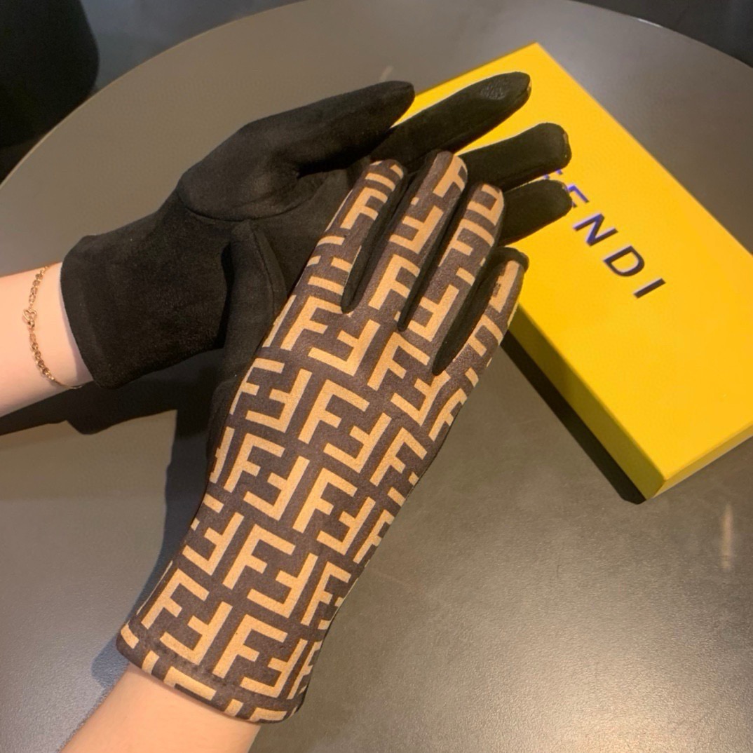 芬迪FENDI✨2026秋冬羊绒手套值得对比。。同款不同品质，秒杀市场差产品，🙌经典不过时款.喜欢可以入手了，这种品质的