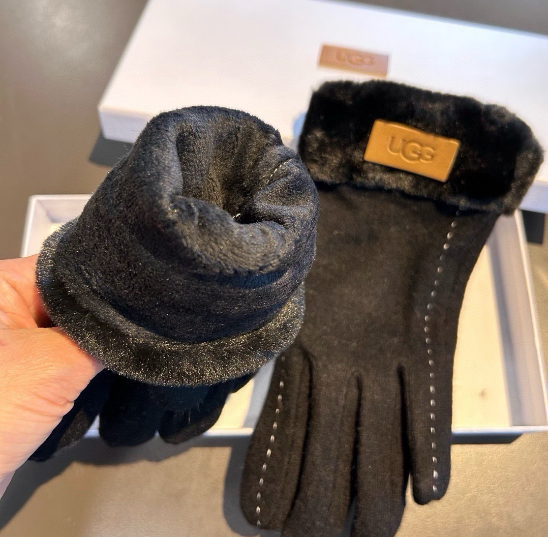UGG2026秋冬懒兔毛羊毛手套👍值得对比。。同款不同品质，秒杀市场差产品，羊毛十懒兔毛内里加绒 🙌经典不过时款.喜欢可