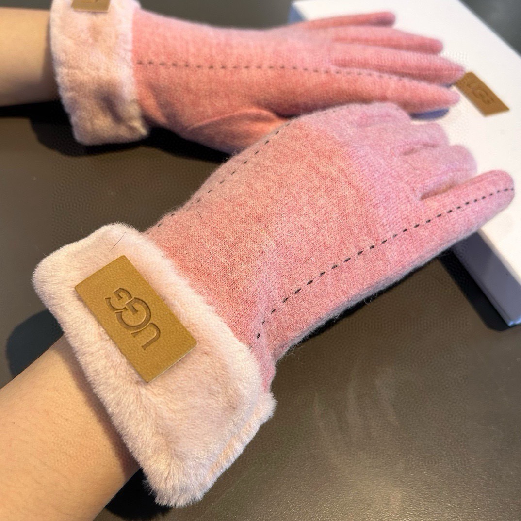 UGG2026秋冬懒兔毛羊毛手套👍值得对比。。同款不同品质，秒杀市场差产品，羊毛十懒兔毛内里加绒 🙌经典不过时款.喜欢可