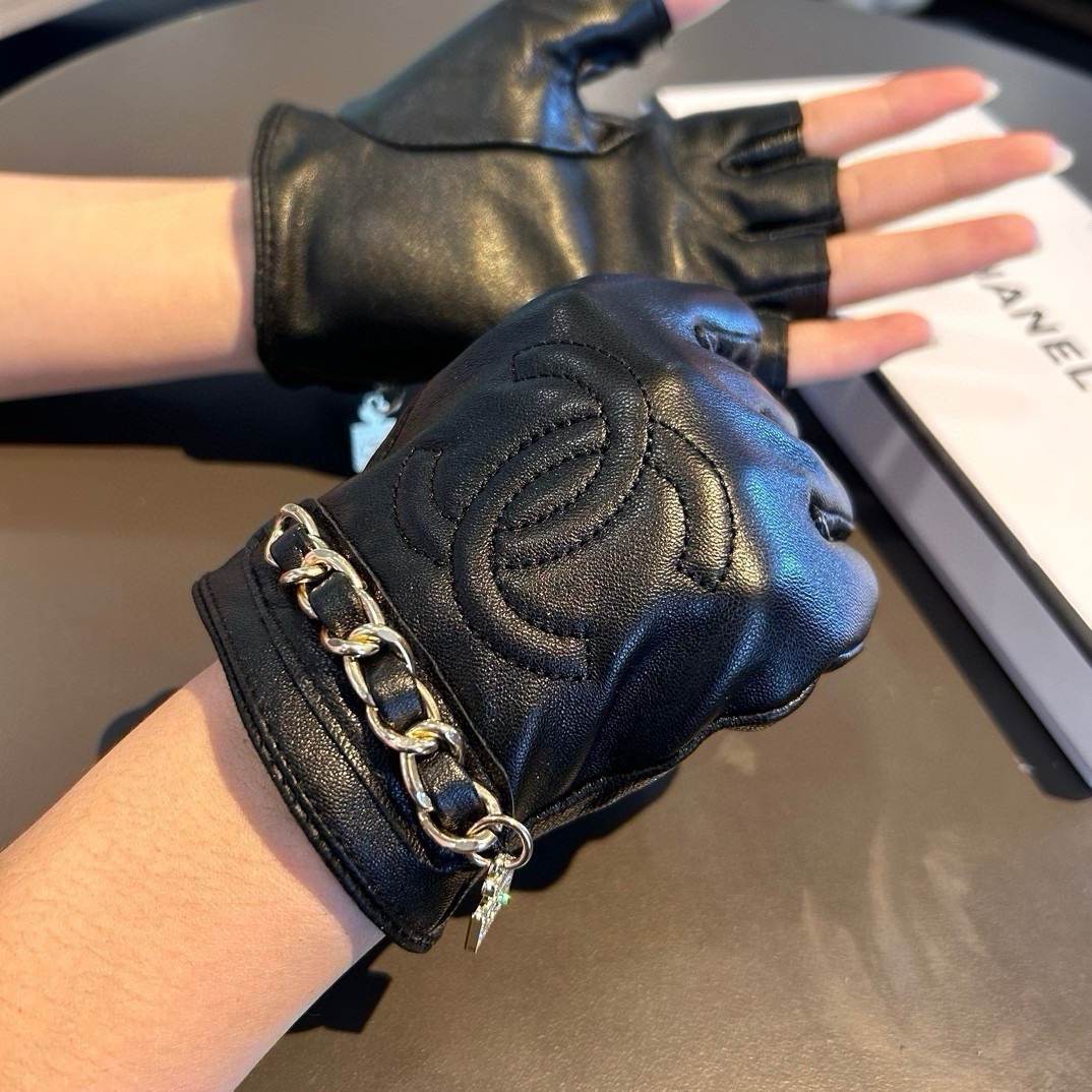 2026🧤香奈儿新品短款手套，时尚机车🚗手套，秋冬新品布内里，时尚🌺上手超舒适柔软、百搭！集美女神必备🌹配盒子🎁码数ML