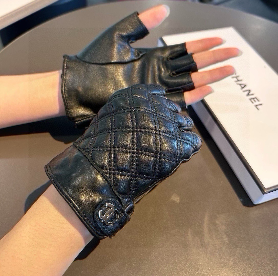 👏👏 Chanel 香奈儿2026双C秋冬短款手套美美滴👍值得对比。。同款不同品质，秒杀市场差产品，进口一级羊皮🙌经典不