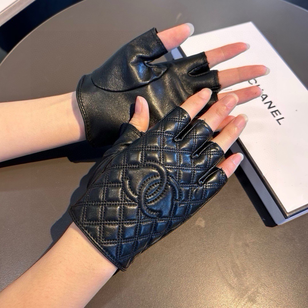 👏👏 Chanel 香奈儿2026双C秋冬短款手套美美滴👍值得对比。。同款不同品质，秒杀市场差产品，进口一级羊皮🙌经典不
