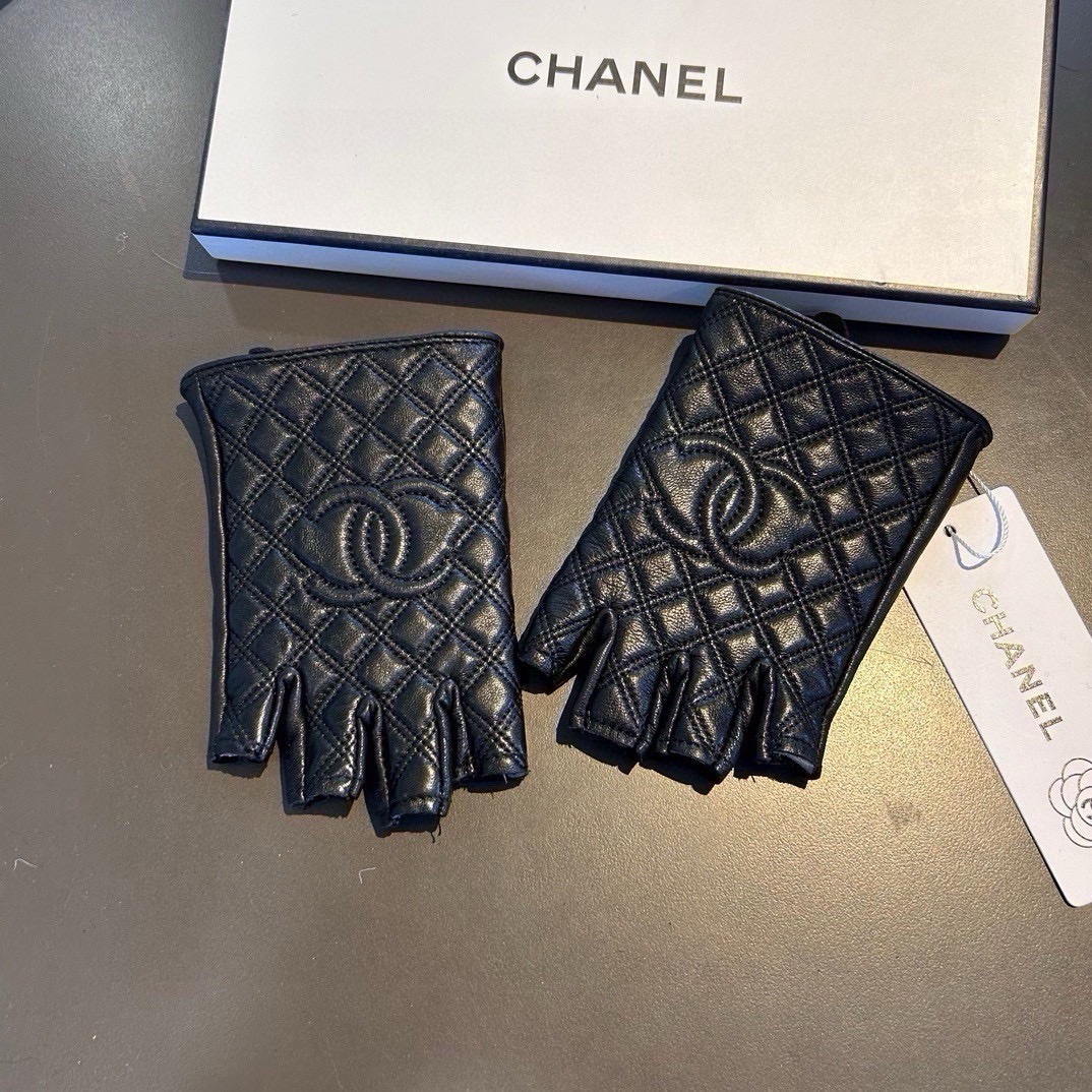 👏👏 Chanel 香奈儿2026双C秋冬短款手套美美滴👍值得对比。。同款不同品质，秒杀市场差产品，进口一级羊皮🙌经典不