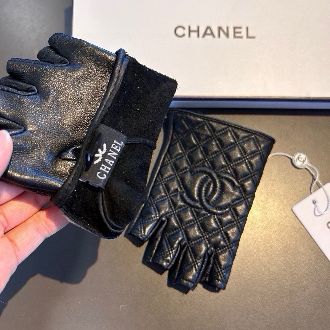 👏👏 Chanel 香奈儿2026双C秋冬短款手套美美滴👍值得对比。。同款不同品质，秒杀市场差产品，进口一级羊皮🙌经典不