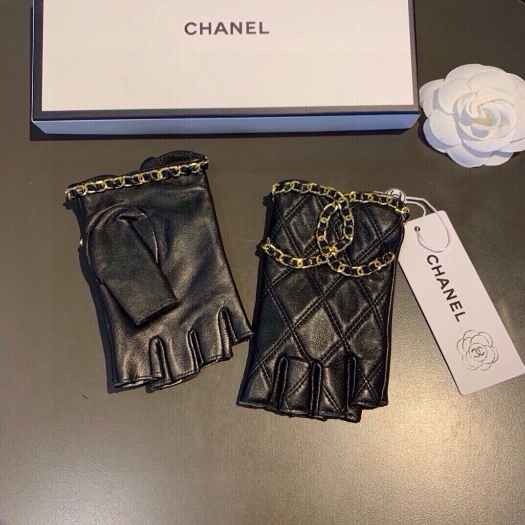 👏👏 Chanel 香奈儿2026双C秋冬短款手套美美滴👍值得对比。。同款不同品质，秒杀市场差产品，进口一级羊皮🙌经典不