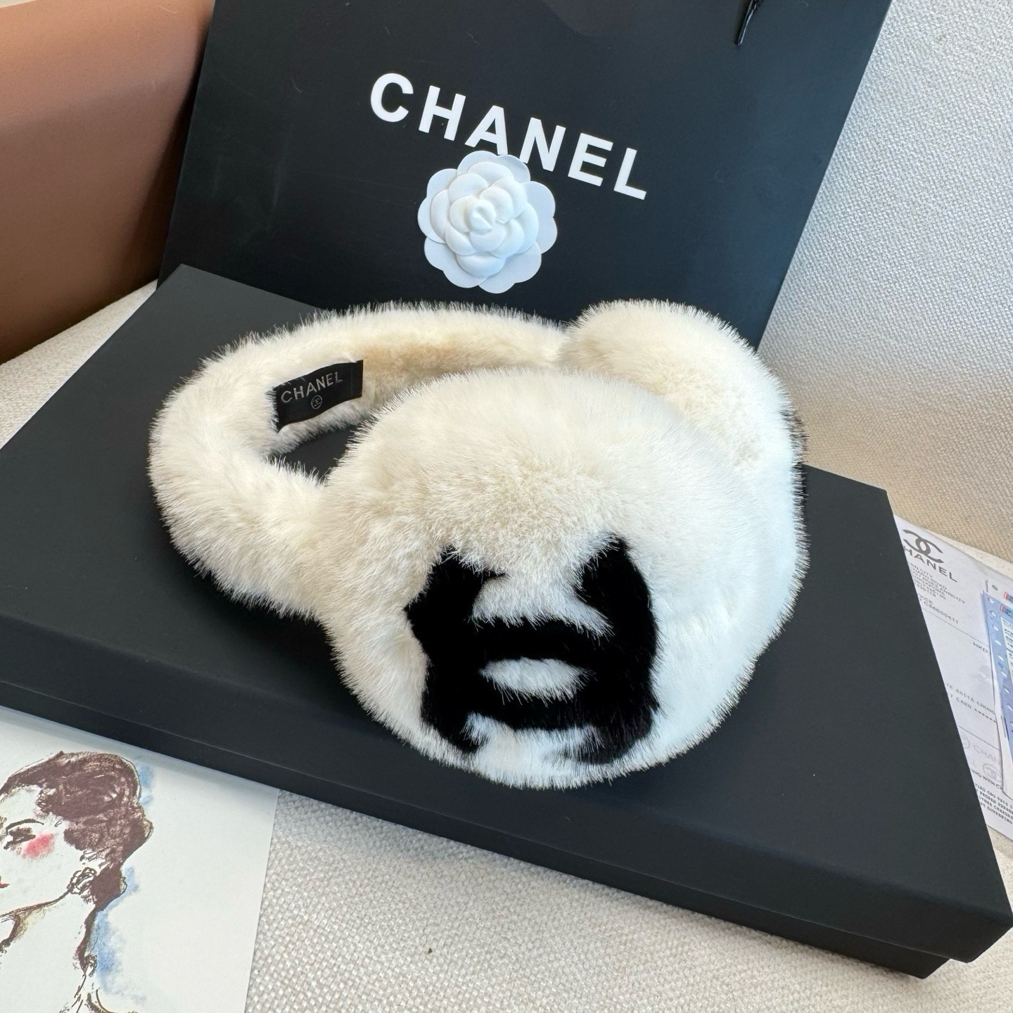 （一套）🌈疯狂打call值得拥有💫 💕人间白富美,网红明星同款😍 香奈儿滑雪耳罩围巾，保暖☺️ 必备滑雪日常凹造型简直太