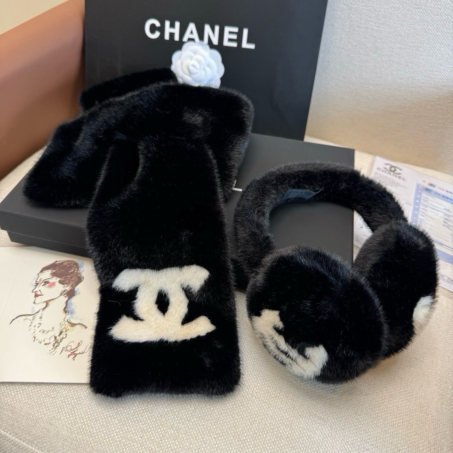（一套）🌈疯狂打call值得拥有💫 💕人间白富美,网红明星同款😍 香奈儿滑雪耳罩围巾，保暖☺️ 必备滑雪日常凹造型简直太