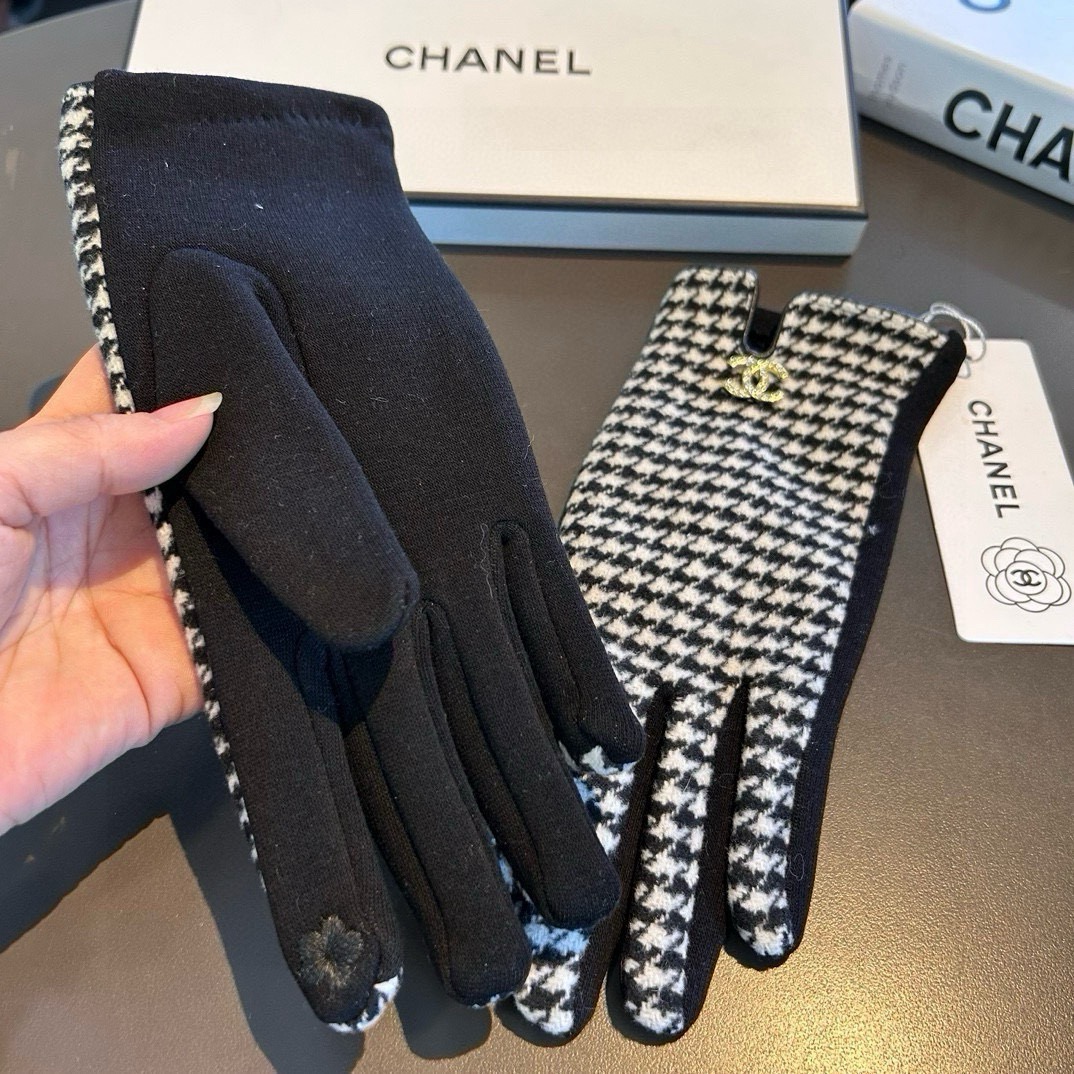 Chanel香奈儿专柜新品羊毛手套，时尚手套，秋冬保暖加绒内里，超仙上手超舒适柔软、百搭！均码 