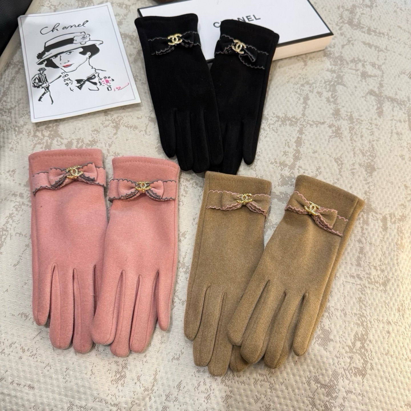 Chanel香奈儿专柜新品羊毛手套，时尚手套，秋冬保暖加绒内里，超仙上手超舒适柔软、百搭！均码