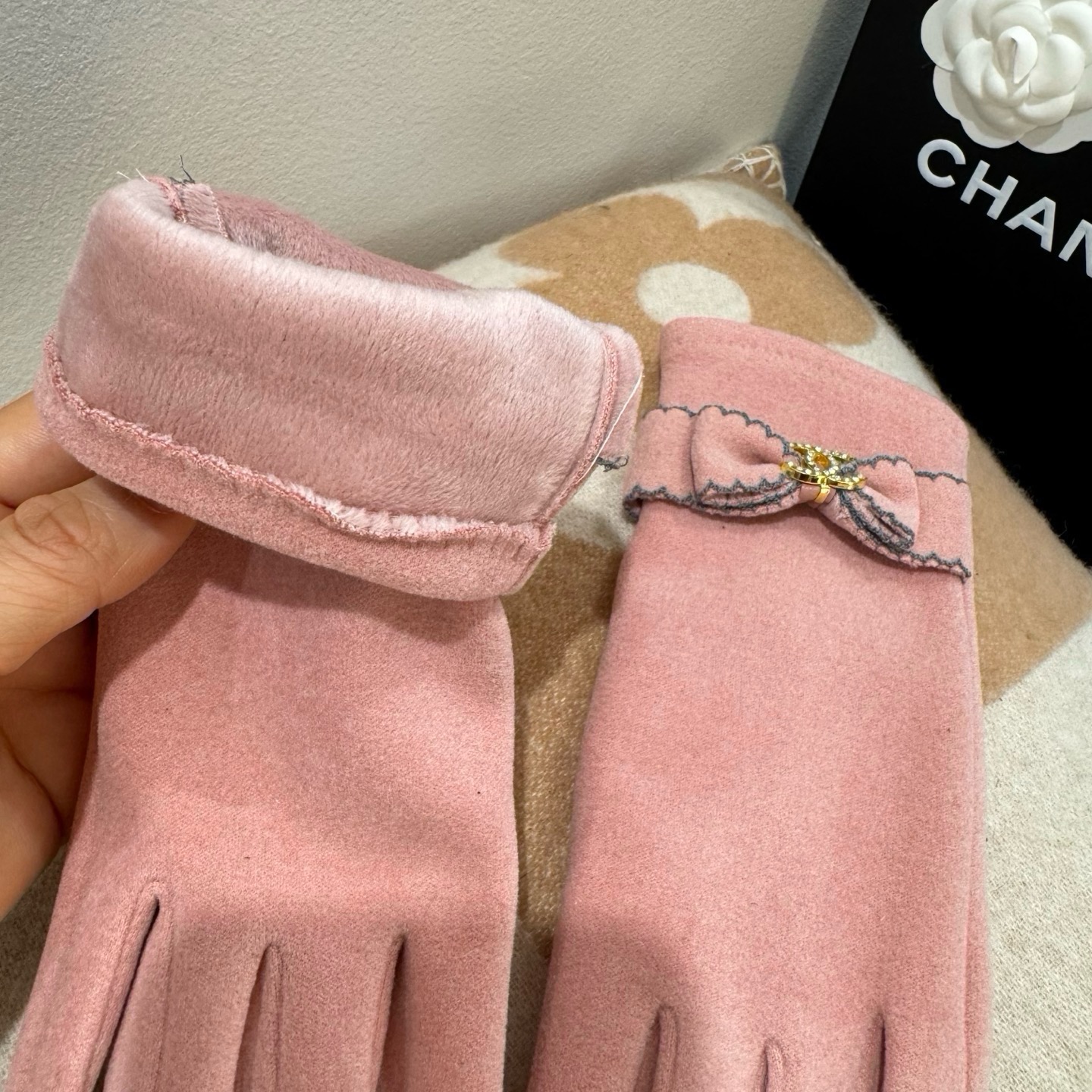 Chanel香奈儿专柜新品羊毛手套，时尚手套，秋冬保暖加绒内里，超仙上手超舒适柔软、百搭！均码