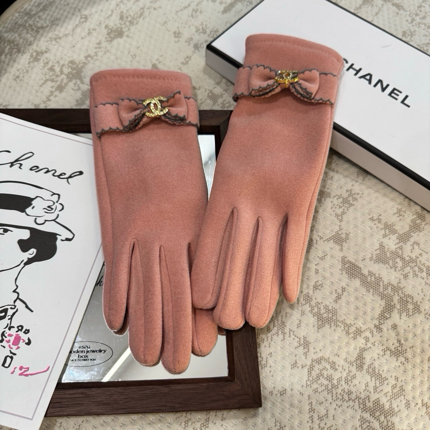 Chanel香奈儿专柜新品羊毛手套，时尚手套，秋冬保暖加绒内里，超仙上手超舒适柔软、百搭！均码