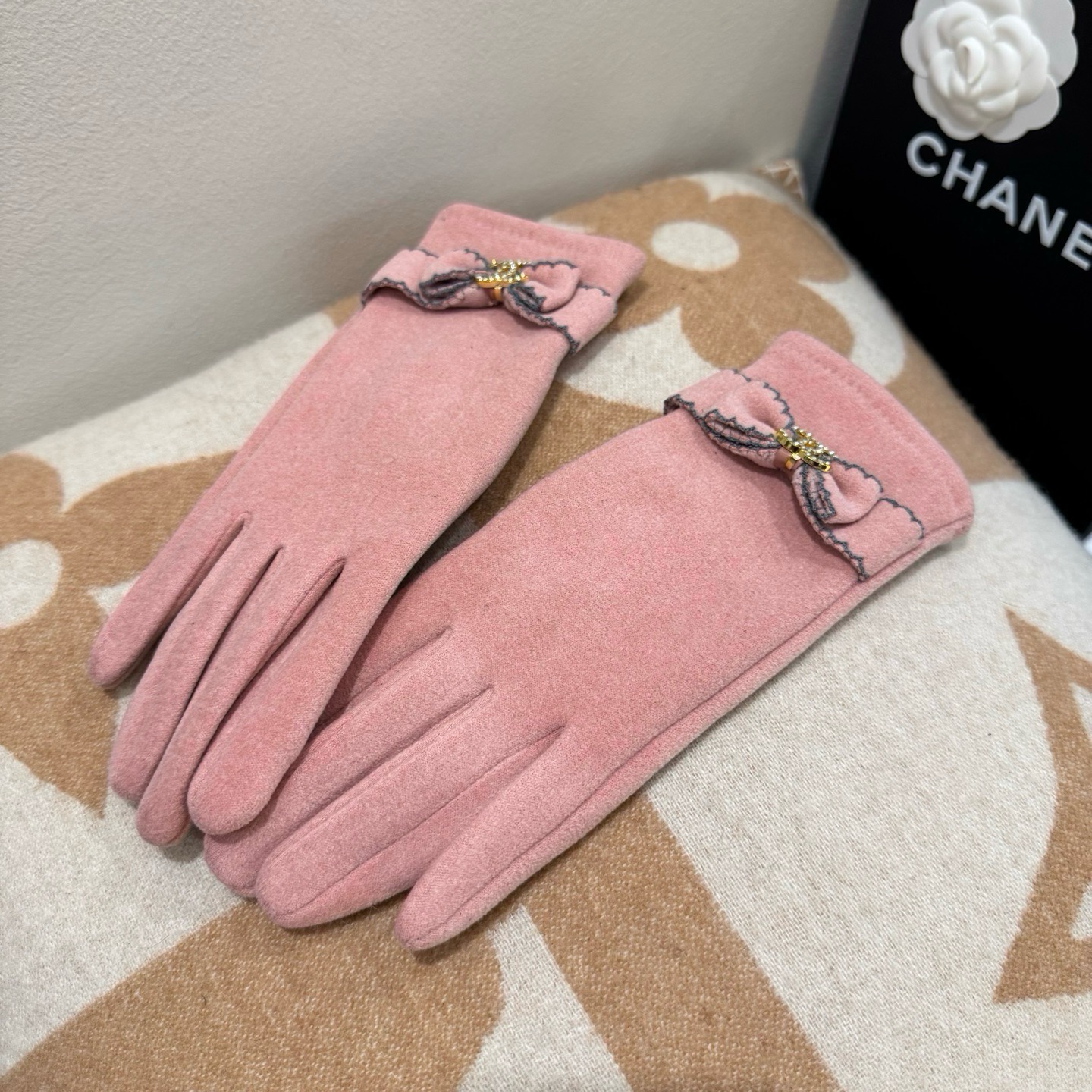 Chanel香奈儿专柜新品羊毛手套，时尚手套，秋冬保暖加绒内里，超仙上手超舒适柔软、百搭！均码