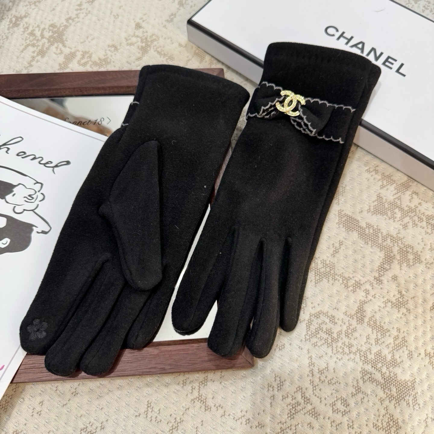 Chanel香奈儿专柜新品羊毛手套，时尚手套，秋冬保暖加绒内里，超仙上手超舒适柔软、百搭！均码