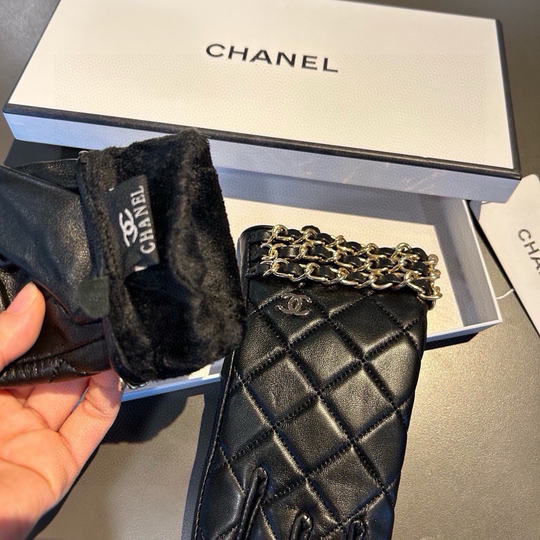 Chanel 香奈儿2026大双C链条秋冬💐机车🚗手套🌸美美滴👍值得对比。同款不同品质，秒杀市场差产品，进口一级羊皮🙌经