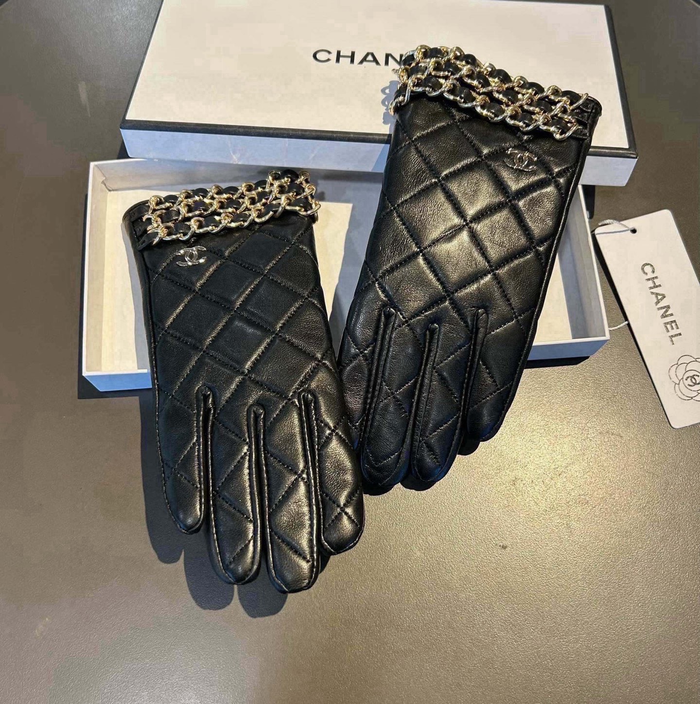Chanel 香奈儿2026大双C链条秋冬💐机车🚗手套🌸美美滴👍值得对比。同款不同品质，秒杀市场差产品，进口一级羊皮🙌经
