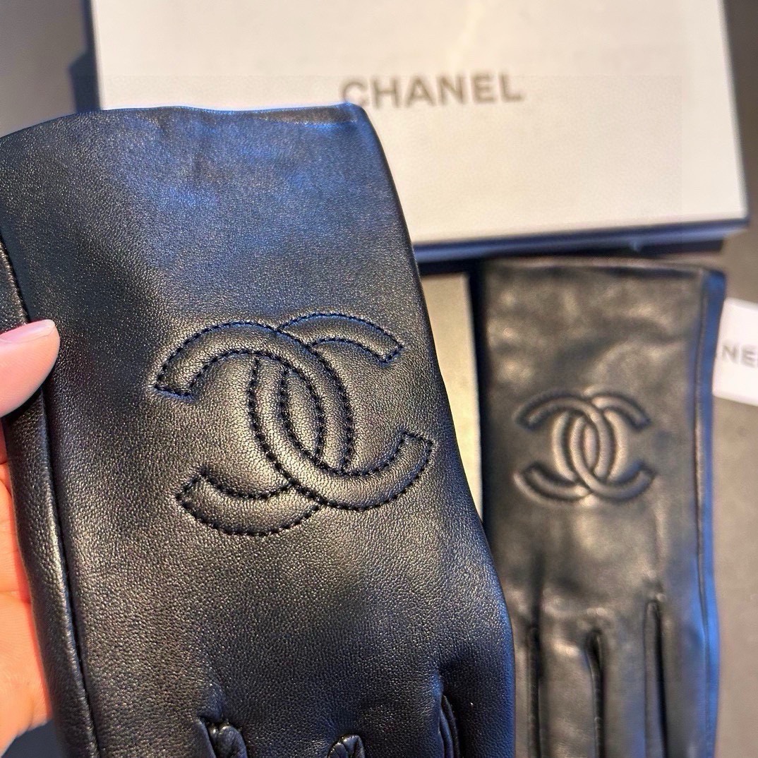 Chanel 香奈儿2026大双C链条秋冬💐机车🚗手套🌸美美滴👍值得对比。同款不同品质，秒杀市场差产品，进口一级羊皮🙌经