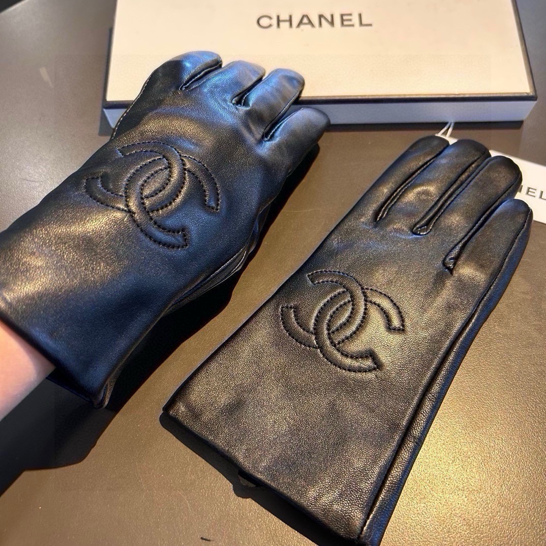 Chanel 香奈儿2026大双C链条秋冬💐机车🚗手套🌸美美滴👍值得对比。同款不同品质，秒杀市场差产品，进口一级羊皮🙌经