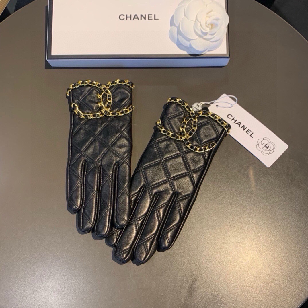 Chanel 香奈儿2026大双C链条秋冬💐机车🚗手套🌸美美滴👍值得对比。同款不同品质，秒杀市场差产品，进口一级羊皮🙌经