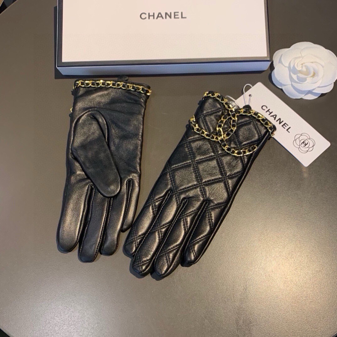 Chanel 香奈儿2026大双C链条秋冬💐机车🚗手套🌸美美滴👍值得对比。同款不同品质，秒杀市场差产品，进口一级羊皮🙌经
