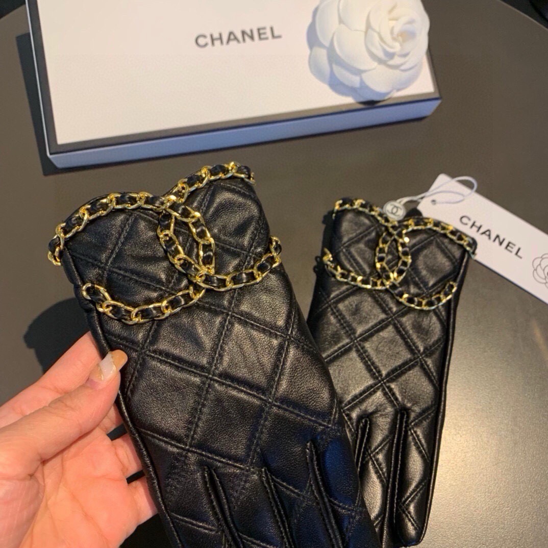 Chanel 香奈儿2026大双C链条秋冬💐机车🚗手套🌸美美滴👍值得对比。同款不同品质，秒杀市场差产品，进口一级羊皮🙌经