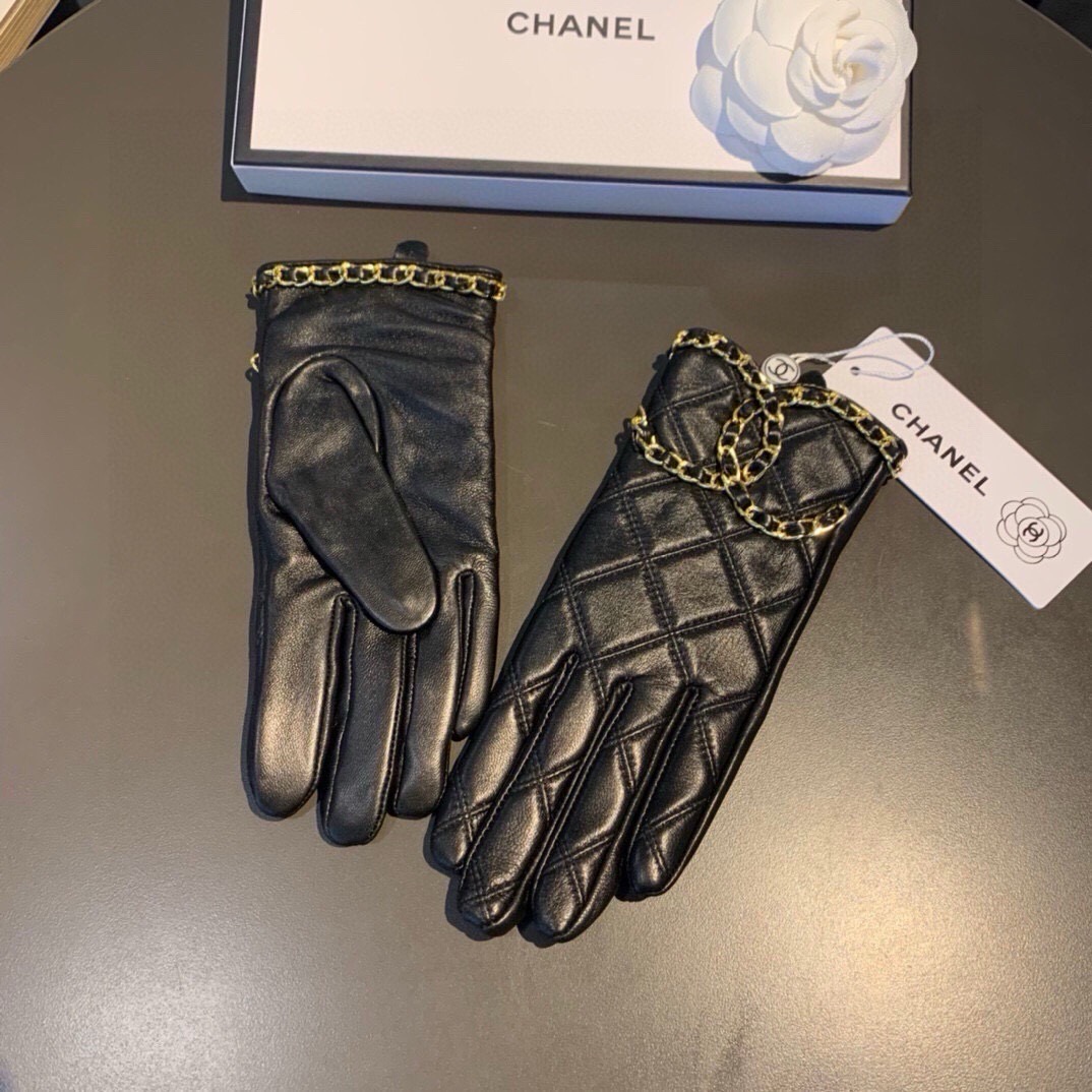 Chanel 香奈儿2026大双C链条秋冬💐机车🚗手套🌸美美滴👍值得对比。同款不同品质，秒杀市场差产品，进口一级羊皮🙌经