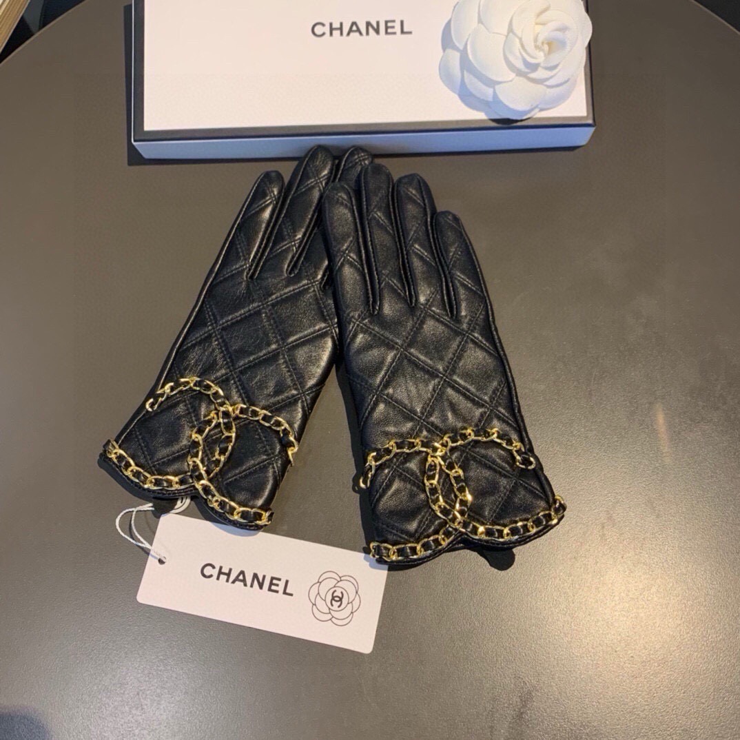 Chanel 香奈儿2026大双C链条秋冬💐机车🚗手套🌸美美滴👍值得对比。同款不同品质，秒杀市场差产品，进口一级羊皮🙌经