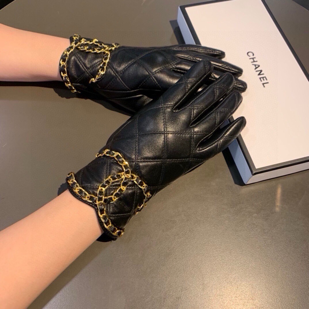 Chanel 香奈儿2026大双C链条秋冬💐机车🚗手套🌸美美滴👍值得对比。同款不同品质，秒杀市场差产品，进口一级羊皮🙌经