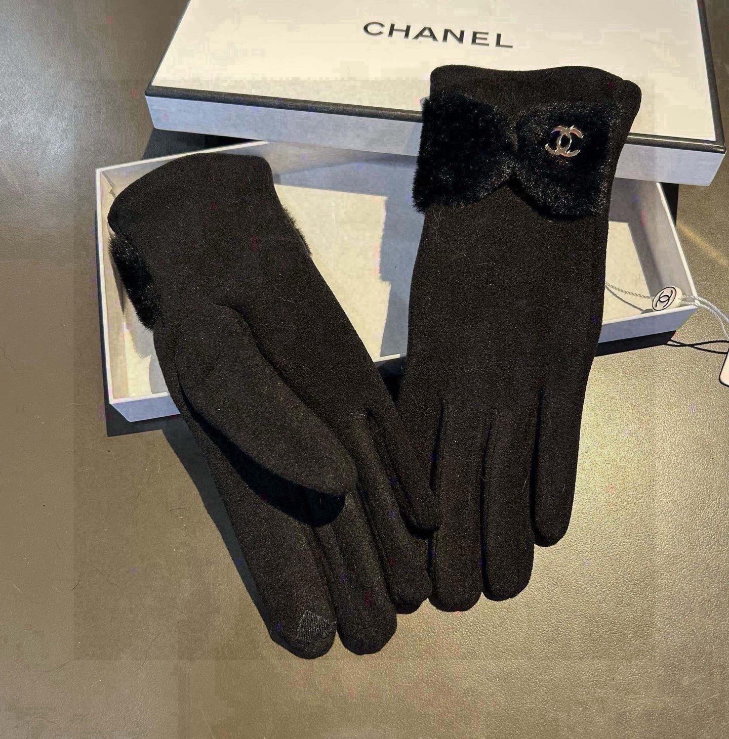 Chanel香奈儿专柜新品羊毛手套，时尚手套，秋冬保暖加绒内里，超仙山茶花，上手超舒适柔软、百搭！均码