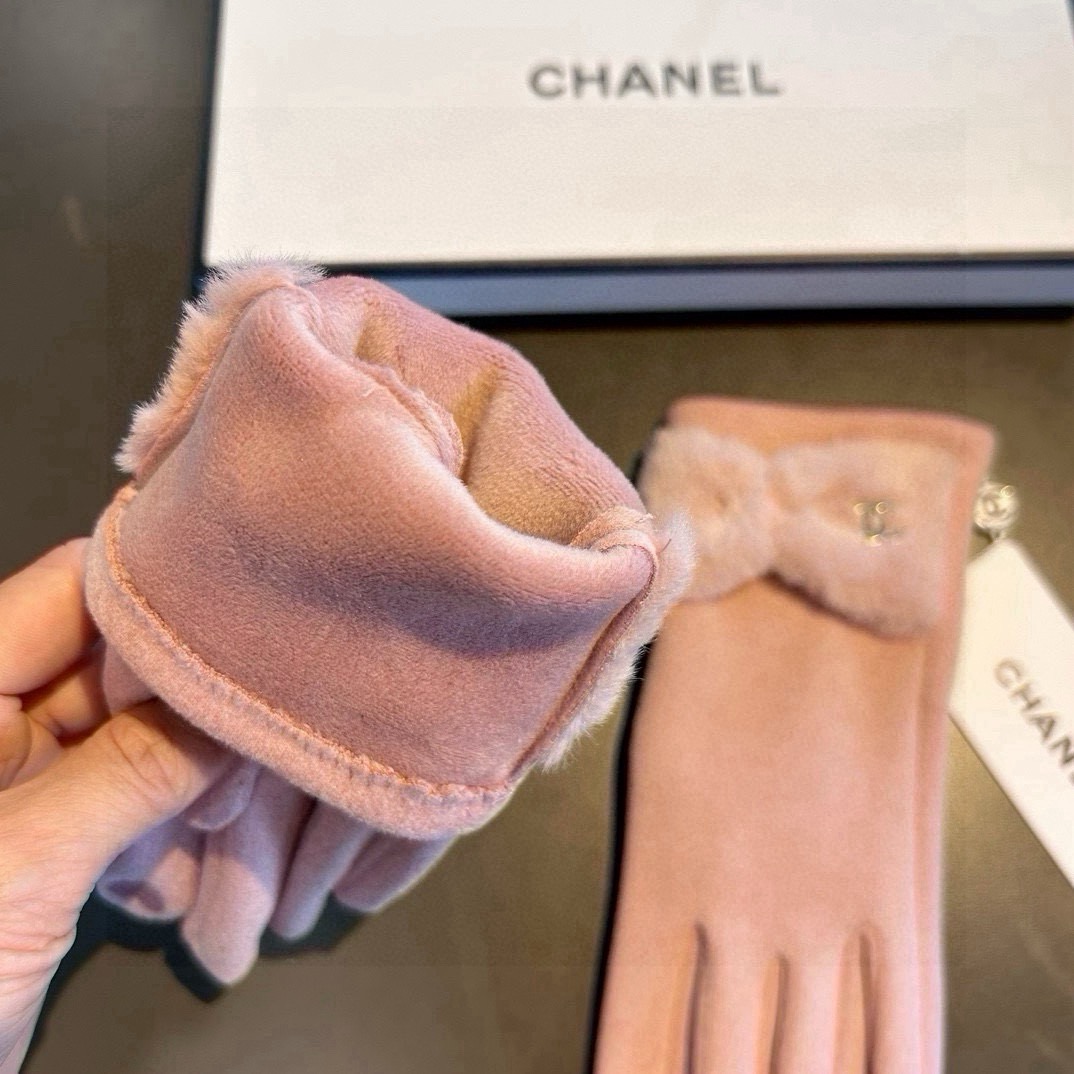 Chanel香奈儿专柜新品羊毛手套，时尚手套，秋冬保暖加绒内里，超仙山茶花，上手超舒适柔软、百搭！均码