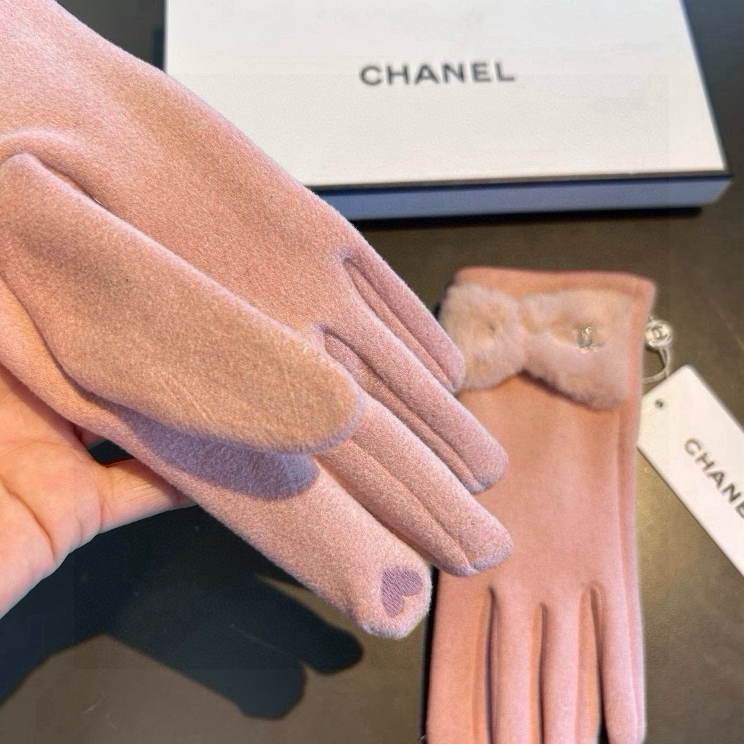 Chanel香奈儿专柜新品羊毛手套，时尚手套，秋冬保暖加绒内里，超仙山茶花，上手超舒适柔软、百搭！均码