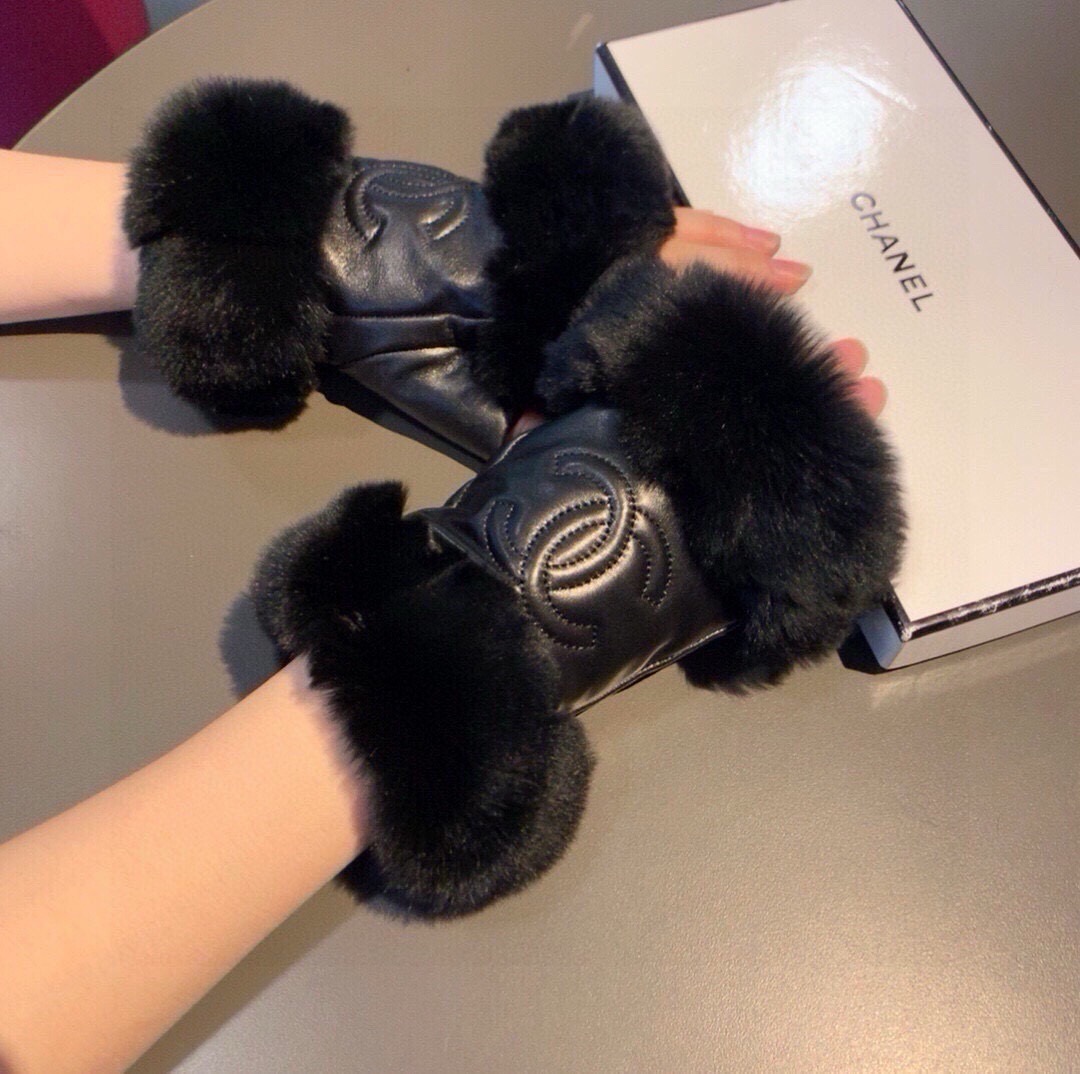 Chanel 香奈儿2026秋冬懒兔毛羊皮手套👍手机触屏，值得对比。同款不同品质，秒杀市场差产品，进口一级羊皮➕懒兔毛内