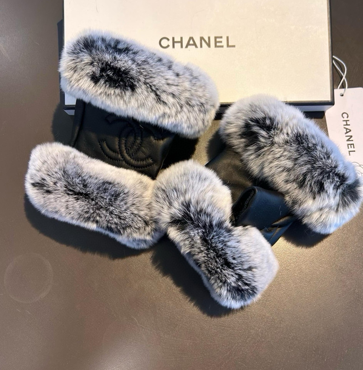 Chanel 香奈儿2026秋冬懒兔毛羊皮手套👍手机触屏，值得对比。同款不同品质，秒杀市场差产品，进口一级羊皮➕懒兔毛内