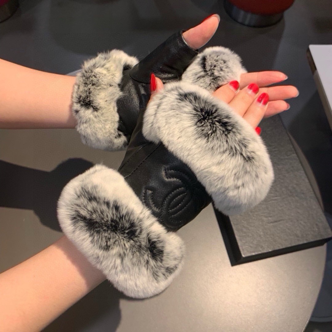 Chanel 香奈儿2026秋冬懒兔毛羊皮手套👍手机触屏，值得对比。同款不同品质，秒杀市场差产品，进口一级羊皮➕懒兔毛内