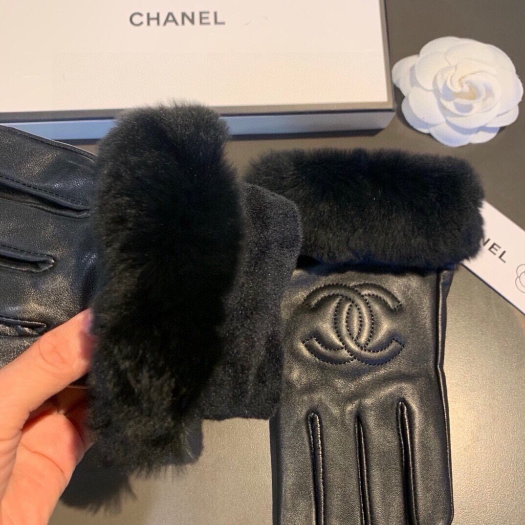 Chanel 香奈儿2026秋冬懒兔毛羊皮手套👍手机触屏，值得对比。同款不同品质，秒杀市场差产品，进口一级羊皮➕懒兔毛内
