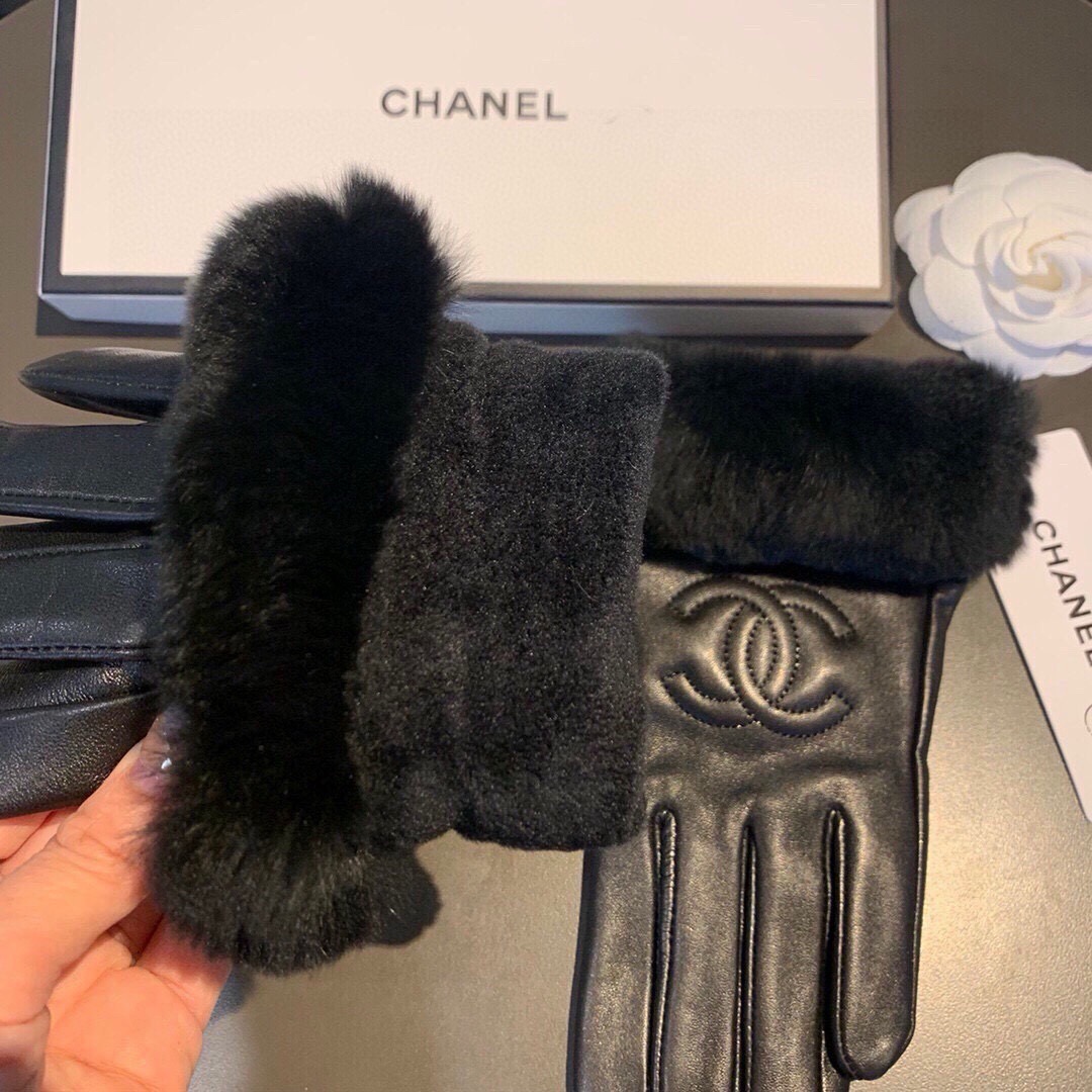 Chanel 香奈儿2026秋冬懒兔毛羊皮手套👍手机触屏，值得对比。同款不同品质，秒杀市场差产品，进口一级羊皮➕懒兔毛内