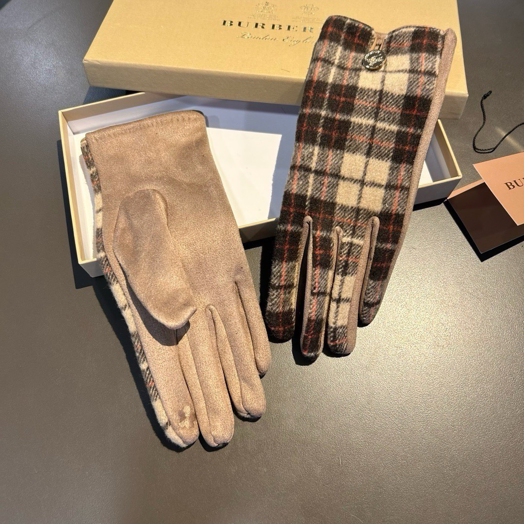 巴宝莉BURBERRY 专柜新品羊毛手套，时尚手套，秋冬保暖加绒内里，经典格子，上手超舒适柔软、百搭！均码