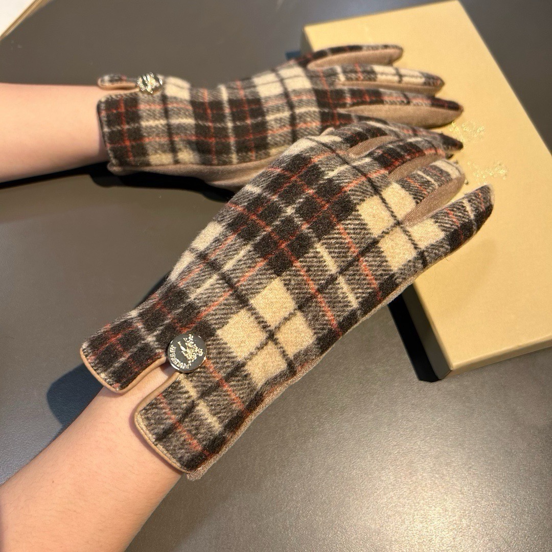 巴宝莉BURBERRY 专柜新品羊毛手套，时尚手套，秋冬保暖加绒内里，经典格子，上手超舒适柔软、百搭！均码